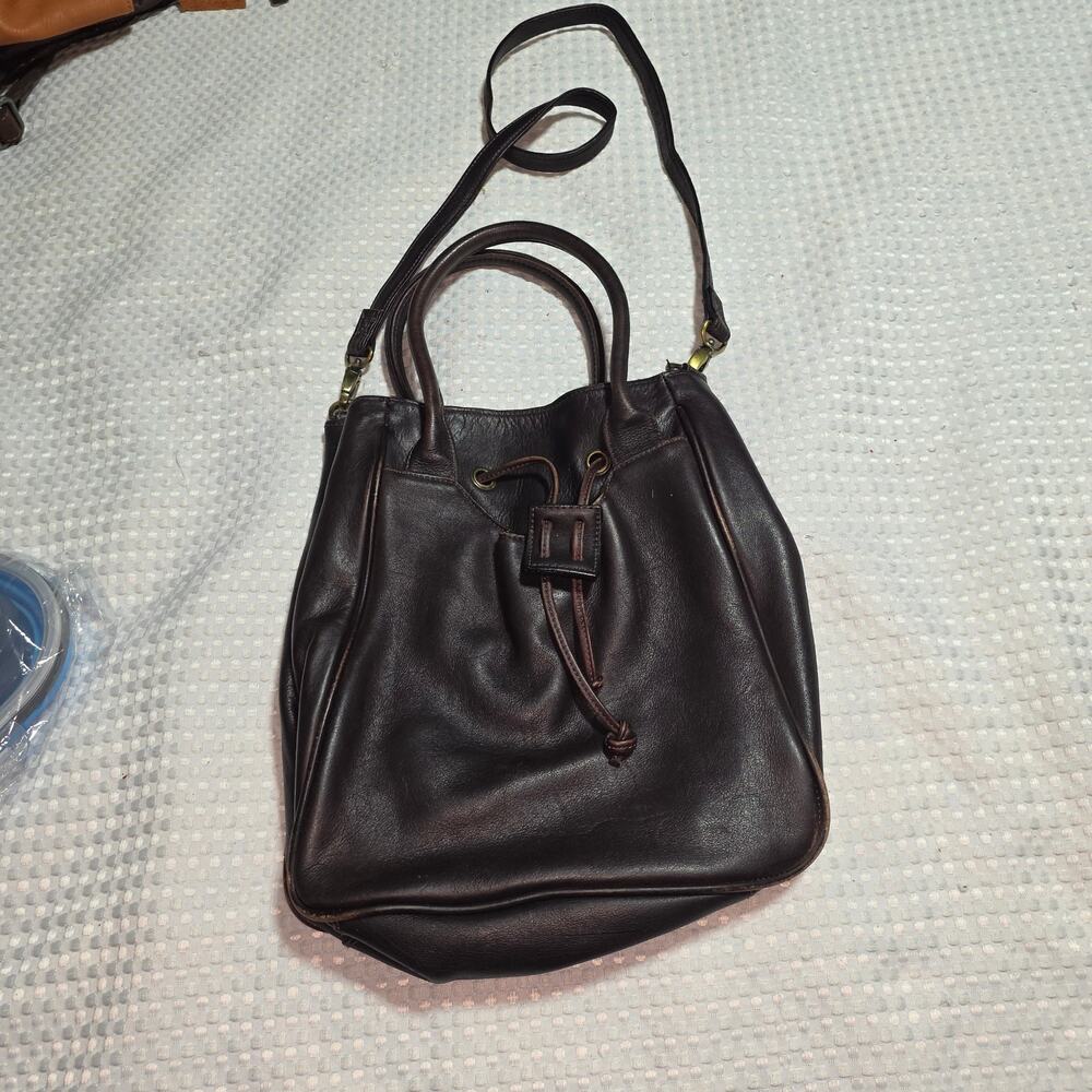 BOULDER RIDGE LEATHER DRAWSTRING CROSSBODY BAG